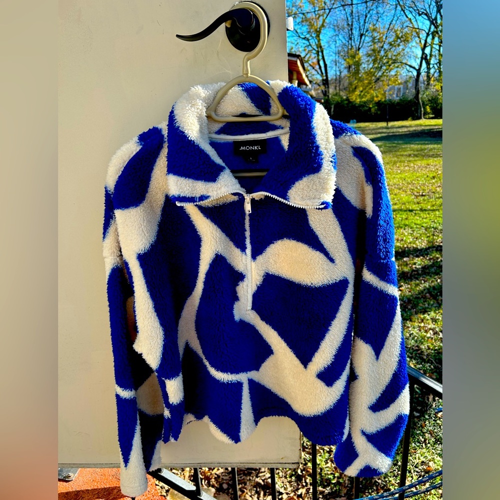 NEW, Never Worn, Blue and White geometric fleece jacket Size Small